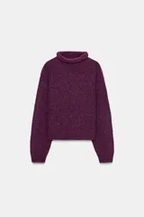 Jersey de punto con cuello subido y manga larga, de diseño clásico y textura jaspeada.