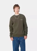 Sweater verde oscuro de algodón con cuello redondo, puños y bajo acanalados. Logo de Carhartt bordado en blanco en el pecho.