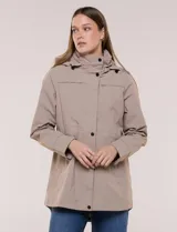 Campera impermeable Gallery de color beige, con capucha plegable, cierre frontal oculto con botones a presión, bolsillos delanteros y cordón de ajuste en la cintura.