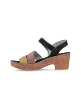 Sandalias de cuero multicolor con taco tipo corcho y plataforma. Cuentan con tiras en la capellada en tonos negro, marrón y amarillo, y tira con cierre ajustable en el talón.