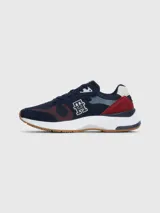Zapatillas Tommy Hilfiger Modern Prep de running, color azul marino con detalles en rojo y blanco. Confeccionadas en gamuza y malla, con logo TH en el lateral.