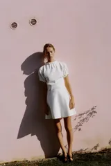 Minifalda de punto blanca, con cintura elástica y diseño en evasé.