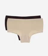 Kit de dos bombachas modelo boyshort Lov, de tiro medio y laterales amplios. Confeccionadas en algodón con elastano, una en color beige y otra en color negro, con detalle de placa metálica con logo en el lateral de la cintura.