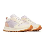 Championes Merrell modelo Alpine 83, con diseño retro en tonos pastel lila, crema y rosado. Confeccionados en una combinación de piel de ante y textil, cuentan con entresuela de espuma EVA para mayor estabilidad y suela de goma con relieve.