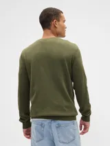 Buzo de algodón con cuello redondo, mangas largas y puños acanalados. Diseño básico y versátil de corte clásico.