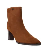 Bota de caña baja Bottero confeccionada en cuero gamuzado color marrón, con diseño de punta fina y taco cuadrado de altura media.