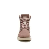 Bota de cuero color marrón con cuello acolchado de tela tipo corderito, cordones bicolores y suela de goma dentada en tono beige. Presenta el logo de la marca grabado en el lateral y en la lengüeta.