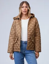 Campera capitoneada azul marino con capucha desmontable, cierre metálico central, bolsillos delanteros y avíos metálicos con logo de la marca Michael Kors.