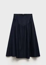 Falda midi de denim color azul oscuro, con diseño evasé y tiro alto.
