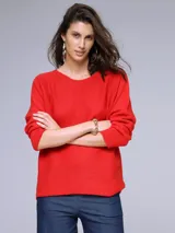 Sweater rojo de tejido de punto, corte holgado y mangas 3/4.