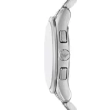 Reloj de pulsera Emporio Armani modelo Dario con caja y malla de acero inoxidable plateado. Presenta una esfera azul con acabado sunray, índices plateados, subesferas de cronógrafo y ventana de fecha a las seis.