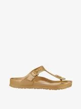 Sandalias Birkenstock modelo Gizeh EVA, color dorado, hechas de goma EVA, con tira entre los dedos y hebilla ajustable.