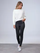 Legging elastizada azul oscuro, marca Alex & Jordan. Pretina ancha con faja interna moldeadora.