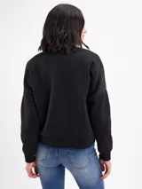 Campera tipo bomber de felpa en color gris claro, con cierre frontal completo, cuello redondo y puños elásticos acanalados.