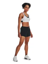 Short deportivo 2 en 1 Under Armour, compuesto por un short exterior ligero y elástico con tecnología repelente al agua y un short interior de compresión integrado para mayor sujeción. Presenta cintura ancha y plana, y bolsillo lateral en la prenda interior.