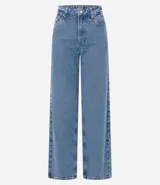 Pantalón de jean corte recto con cintura con trabillas, cierre de botón y cremallera, y bolsillos funcionales en frente y espalda.
