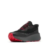 Championes de trail running Columbia modelo Konos Trillium, color negro con detalles en rojo. Presentan una entresuela de espuma Techlite+ para amortiguación reactiva, sistema Navic Fit para mayor estabilidad y suela Adapt Trax para tracción en terrenos técnicos.