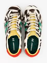 Zapatillas Coolway de corte clásico en ante y nylon con estampado de cebra. Su diseño combina texturas y colores en contraste con suela ligera color miel.