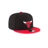 Gorra New Era 9Fifty de los Chicago Bulls, con visera plana y cierre snapback ajustable.