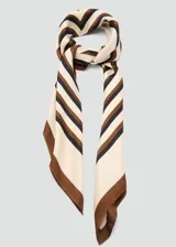 Pañuelo de seda con diseño de rayas horizontales en tonos crema, marrón y negro.