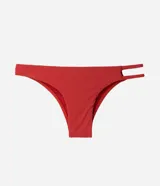 Bombacha de bikini roja confeccionada en microfibra texturizada, de diseño clásico con tiras dobles en uno de los laterales.