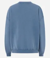 Buzo cerrado de fleece color azul, con cuello redondo, mangas largas, puños y ruedo ajustados. Presenta estampa frontal con la palabra "LONDON" en letras blancas con borde oscuro.
