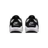 Championes Nike Jordan CMFT Era, diseño de corte bajo con combinación de malla blanca y revestimientos de gamuza negra. Presenta el logo Jumpman en el lateral y una suela de goma blanca con amortiguación.