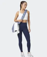 Calza deportiva Fabletics modelo PureLuxe Oasis, de color negro, corte ajustado y tiro alto con bolsillos laterales.
