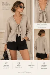 Blusón estilo saco de lino color beige, con mangas largas amplias, escote en V y volados fruncidos a lo largo de la abertura frontal. Cuenta con un lazo ajustable en el pecho.