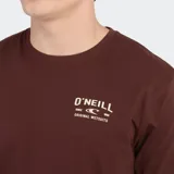 Remera de manga corta color blanco, con cuello redondo y logo de la marca estampado en pequeño en el pecho.