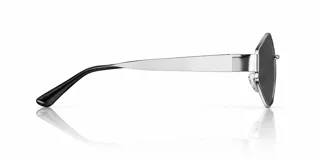 Gafas de sol Grace con armazón metálico plateado de diseño geométrico en forma de rombo y cristales oscuros.