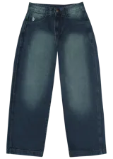 Pantalón de jean azul con efecto lavado y teñido verdoso, de corte amplio y tiro medio.