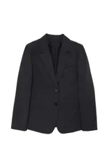 Blazer negro de corte recto y diseño oversize, con cuello de solapa, cierre frontal de dos botones y bolsillos con solapa en los laterales. Interior forrado.