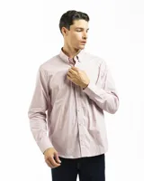 Camisa de manga larga color azul marino, confeccionada en algodón, con cuello abotonado (button-down) y un pequeño logo bordado en el pecho.