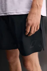 Short deportivo Zara Athleticz de tejido técnico ligero y elástico en color celeste, con cintura elástica ajustable, bolsillos frontales, aberturas laterales en el bajo y detalle de logo estampado.