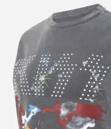 Remera de algodón negro con cuello redondo y mangas cortas, con estampa frontal inspirada en la banda Kiss y detalles de strass.