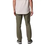 Pantalón cargo de corte recto en color verde oliva, con cintura ajustable mediante cordón y presilla utilitaria. Cuenta con múltiples bolsillos funcionales, incluyendo bolsillos laterales de carga con cierre de velcro y bolsillos de seguridad con cremallera, diseñados con tecnología repelente a la humedad.