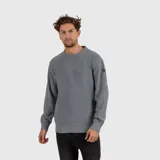 Sweater de algodón con cuello redondo, diseño de tejido fino y terminación con efecto lavado.
