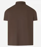 Camisa polo masculina de manga corta, confeccionada en tejido técnico de poliamida con elastano. Presenta cuello inglés con cierre de botones y diseño liso en color marrón, con tecnología de secado rápido y confort térmico.