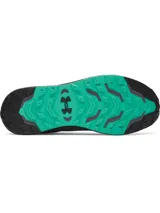 Championes de trail running Under Armour Charged Bandit TR 3, color gris con detalles en negro y verde. Presentan una parte superior de malla técnica para mayor ventilación, refuerzos estratégicos para durabilidad y entresuela Charged Cushioning para máxima amortiguación y respuesta. La suela exterior cuenta con tacos técnicos diseñados para ofrecer una tracción superior en terrenos irregulares.