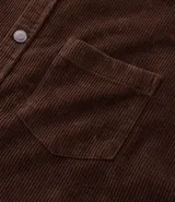 Camisa de hombre confeccionada en tejido de pana (cotelé) de algodón, con cuello solapa, cierre frontal abotonado, mangas largas con puños y un bolsillo aplicado en el pecho.