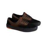 Championes Vans modelo Skate Era con tecnología Wafflecup, combinando paneles de gamuza marrón y lona negra. Presenta suela negra con detalles en naranja en el talón y etiqueta lateral con el logo de la marca.
