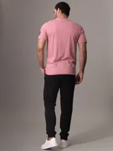 Remera rosa de algodón de Calvin Klein con cuello redondo, manga corta y logo en la manga.