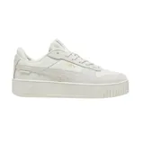 Championes Puma Carina Street SD de estilo urbano, color beige, con diseño de plataforma y detalles en gamuza. Presenta el logo de la marca en el lateral y en la suela.