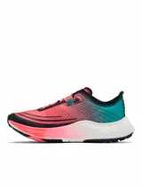 Championes de trail running Columbia Konos Speed Trail At Omni-Max, modelo ultraligero con diseño degradado en tonos fucsia, negro y verde turquesa, entresuela blanca y suela con tracción especializada.