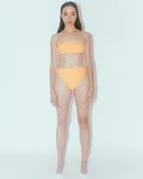 Vestido de red macramé hecho a mano en hilo de seda vegano con terminaciones en piedras naturales. Tiras desmontables para usarlo como strapless o como falda.