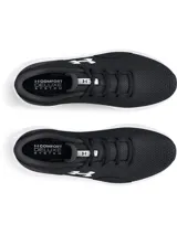 Championes de running Under Armour modelo Charged Surge 4, color negro con entresuela blanca. Presentan parte superior de malla transpirable con superposiciones sintéticas, amortiguación Charged Cushioning en la entresuela y suela de goma resistente.