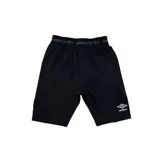 Bermuda térmica negra de hombre, con cintura elástica con logo Umbro repetido. Logo Umbro estampado en blanco en la pierna derecha.