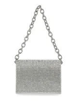 Cartera plateada cubierta de strass, con asa de cadena metálica removible, bolsillo interior y cierre con botón imantado.
