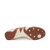 Championes de perfil bajo Merrell modelo Relay, confeccionados en una combinación de gamuza y malla transpirable en tonos verde oliva. Presentan un diseño distintivo con una pieza lateral de goma en color marrón con relieve, cierre de cordones tradicional y suela de goma con tracción.